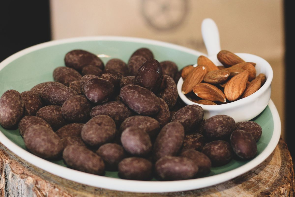 Chocolate Covered Almonds: The Perfection of Nutty and Chocolaty Bliss - ChocoVivo